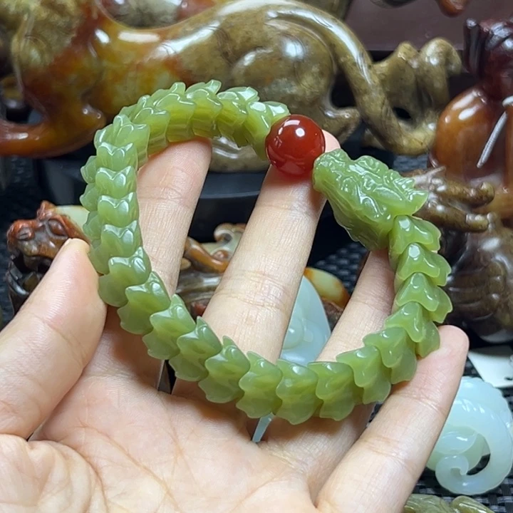 胜***王和田玉未镶嵌颈饰