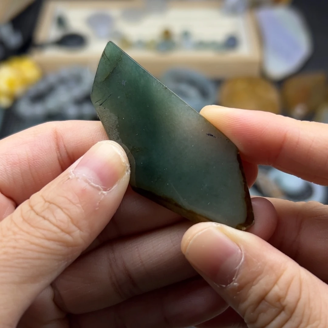 颈饰未镶嵌翡翠红翡