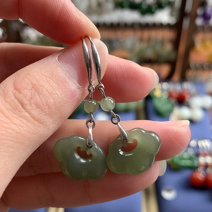 和田玉银S925镶嵌耳饰如意锁湖水绿