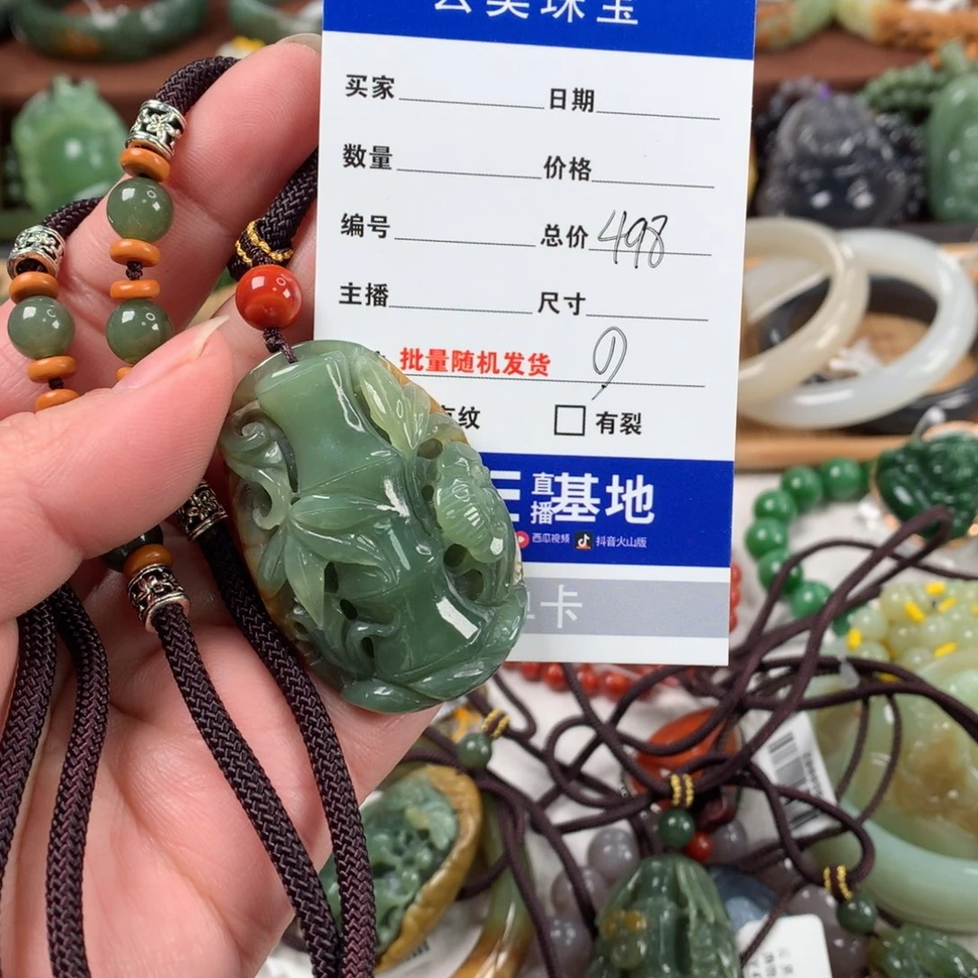 和田玉颈饰未镶嵌小*点