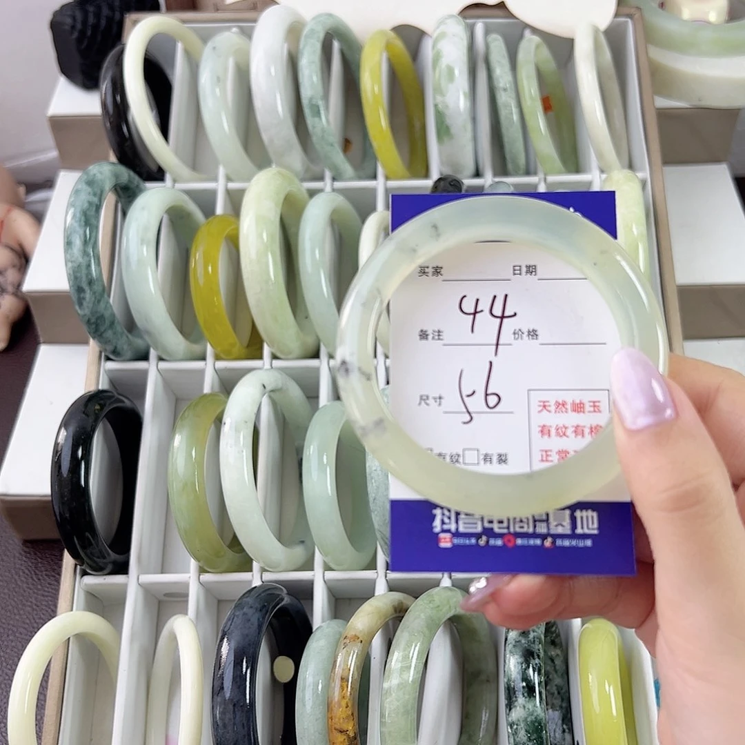 蛇纹石玉手镯未镶嵌微**子