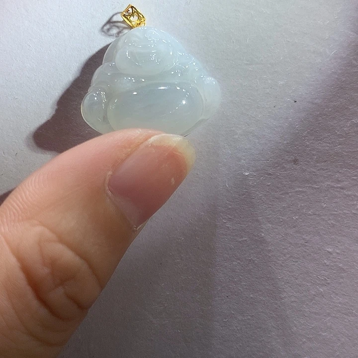 翡翠未镶嵌颈饰佛