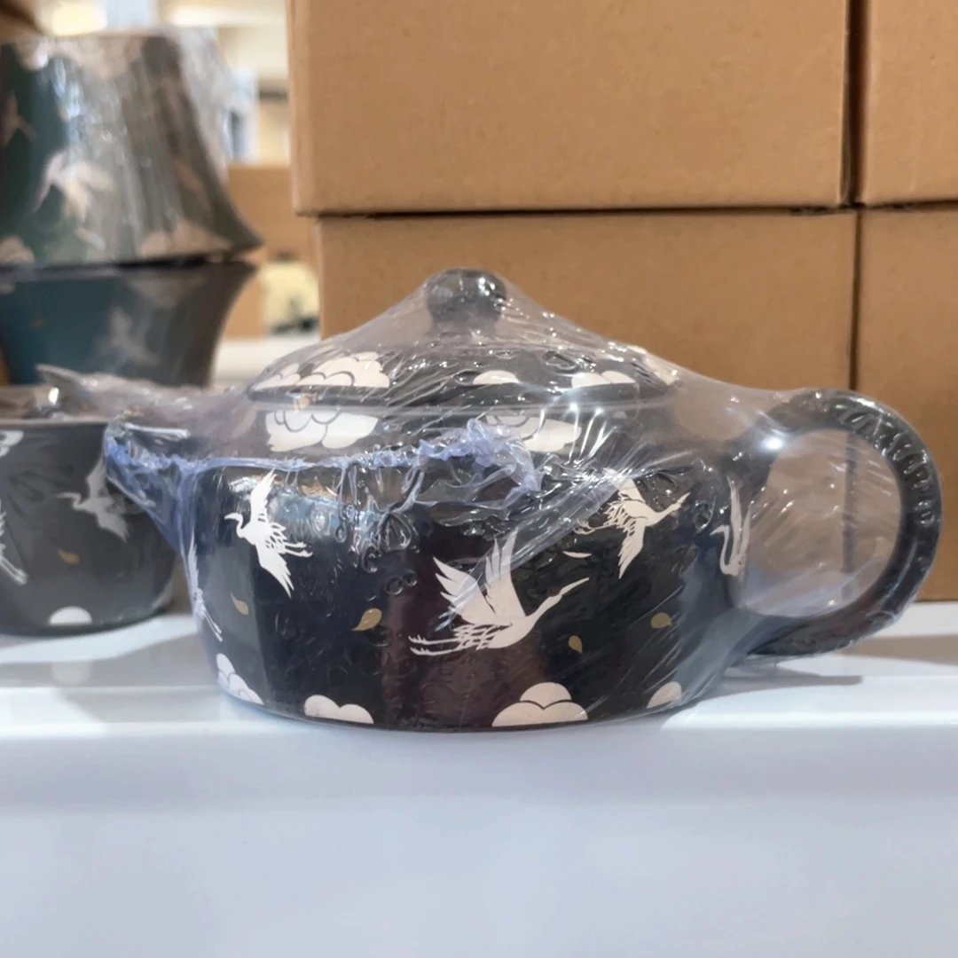 好多快递流了下来行李箱