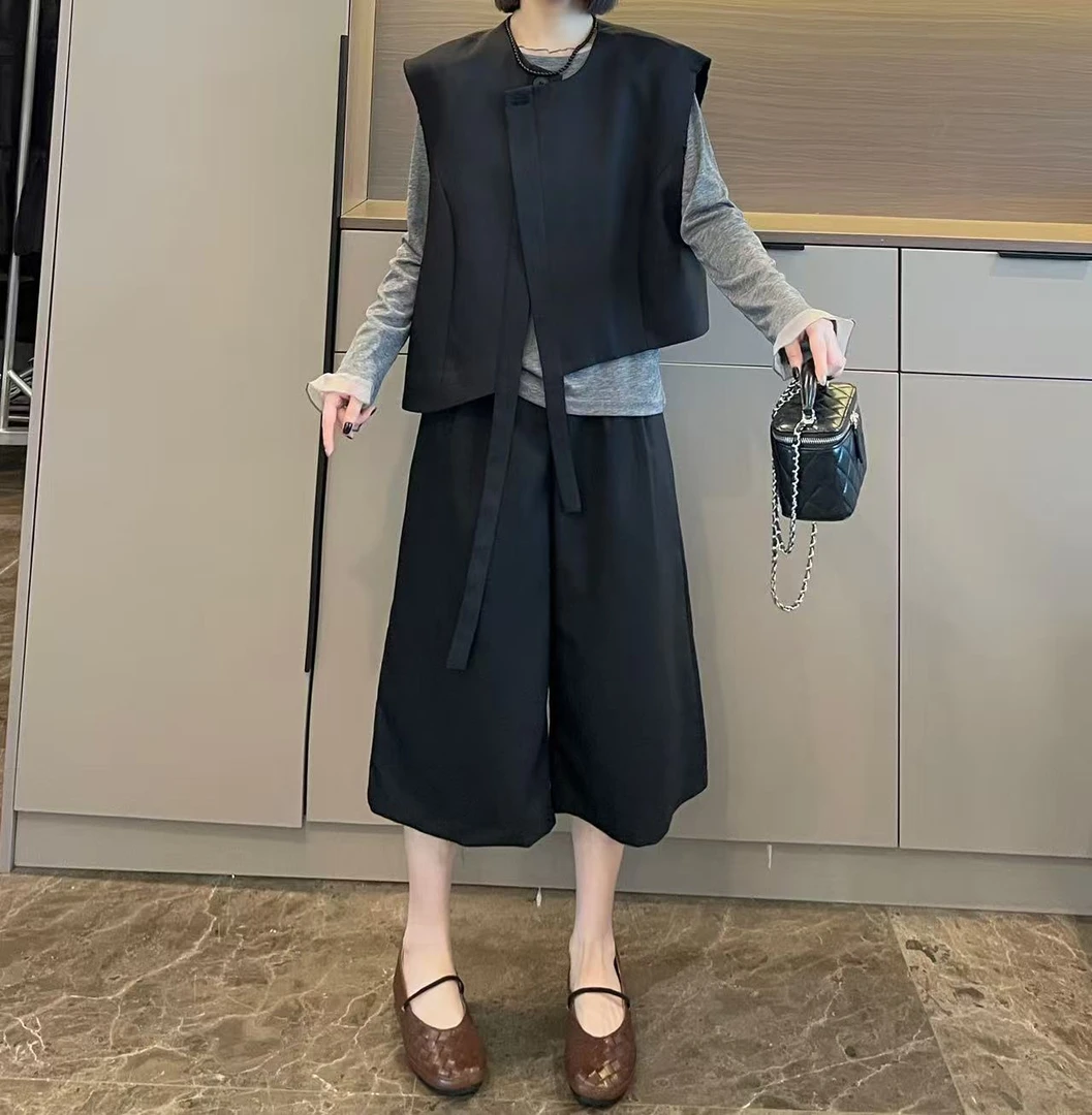 米可/MK-2662LJ【设计感斜边马甲+八分裤套装】时尚秋季新款套装