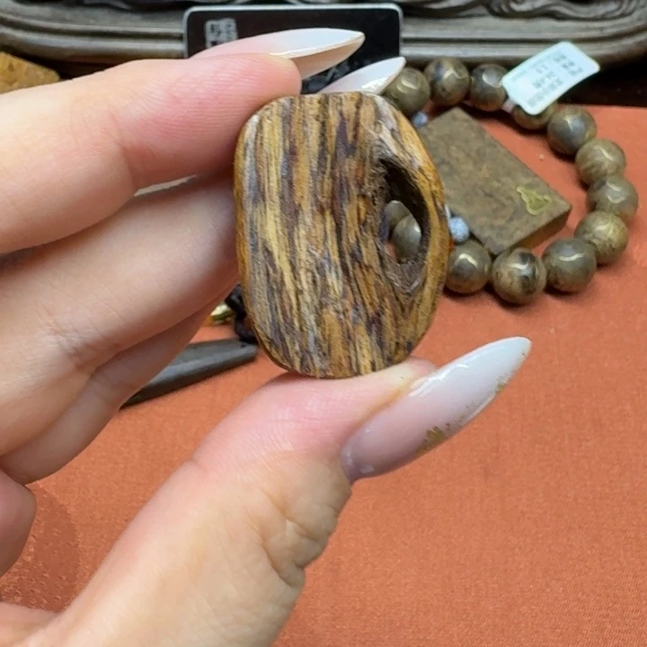 大叶紫檀（黑酸枝木类）