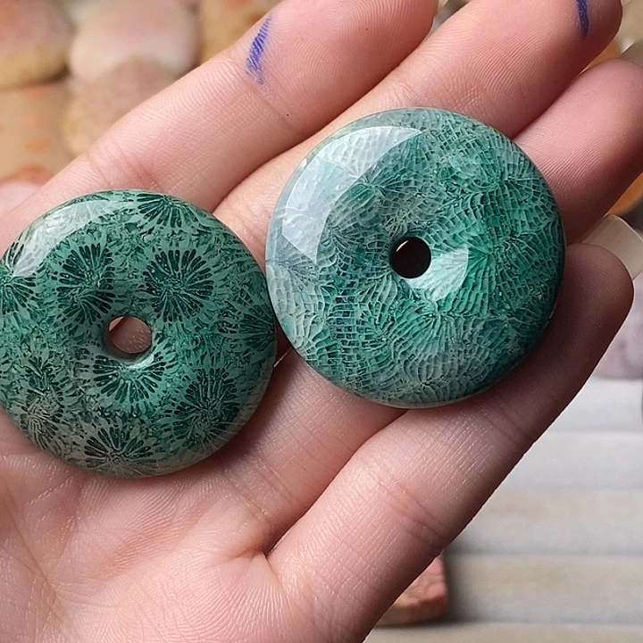 冰***凌硅化玉未镶嵌颈饰