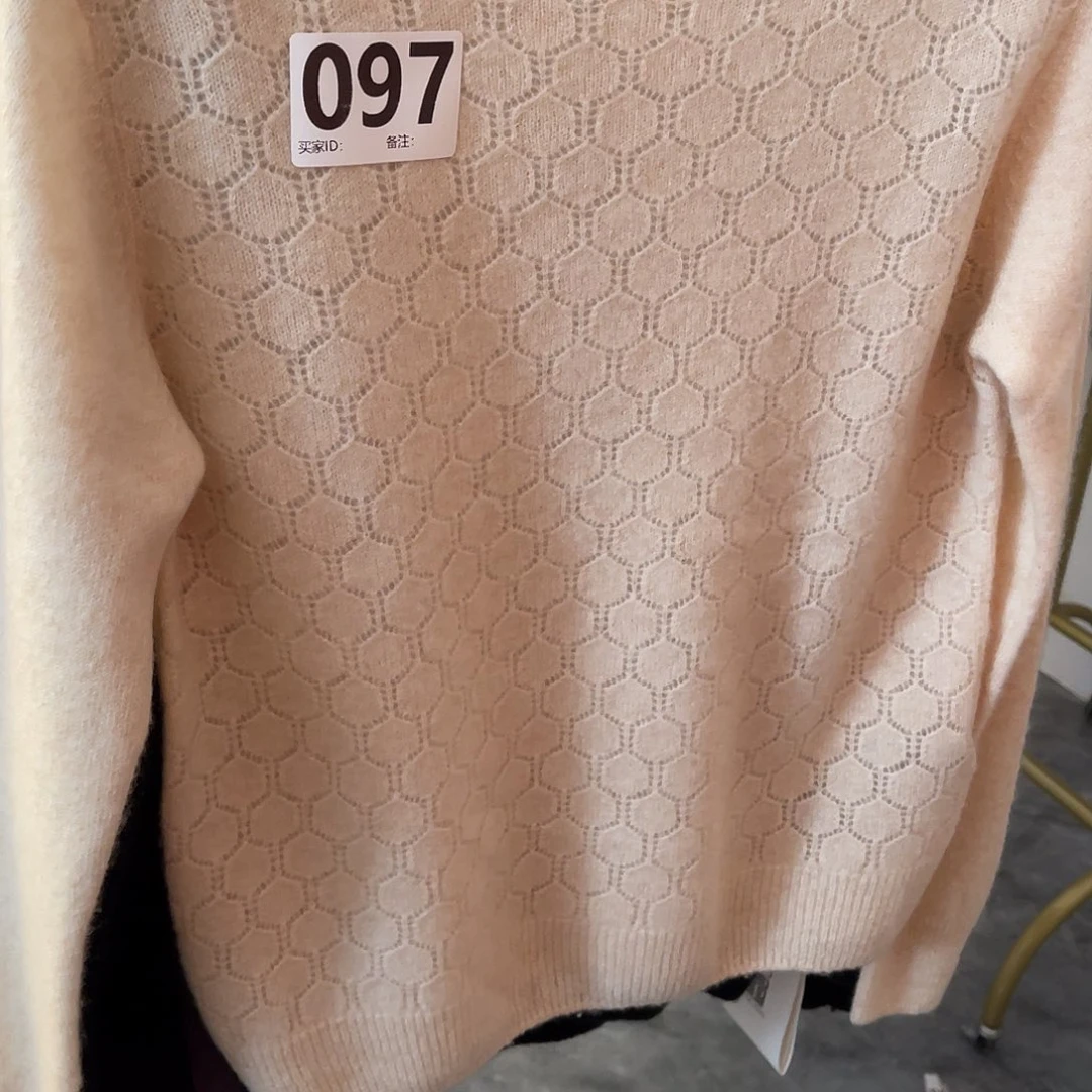 懒***。孤品097圆领。米色