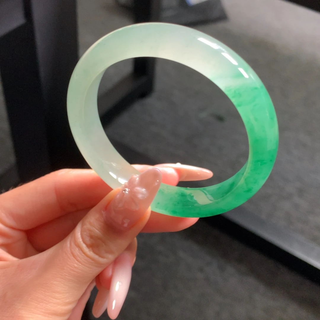 石英质玉手镯未镶嵌凡*?