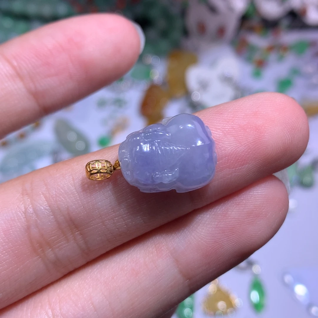 翡翠18K金镶嵌颈饰貔貅