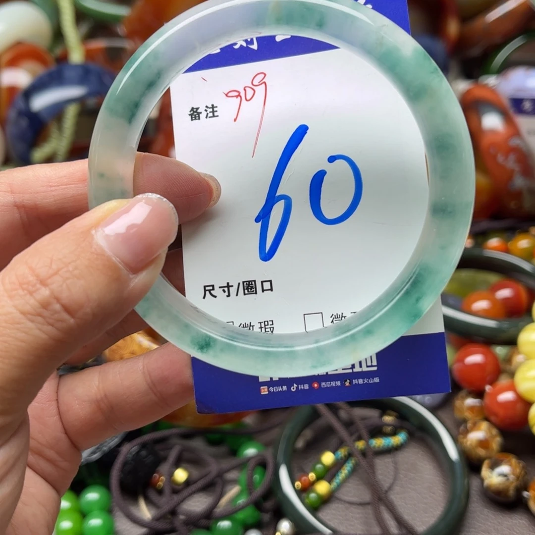 石英质玉未镶嵌颈饰