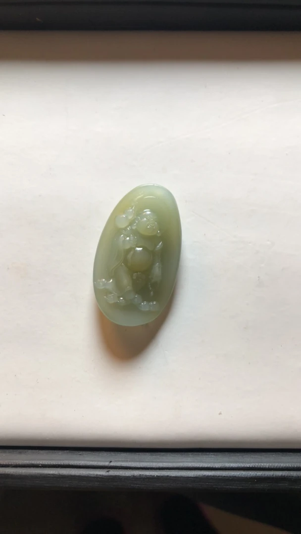 和田玉且末糖色糖清佛