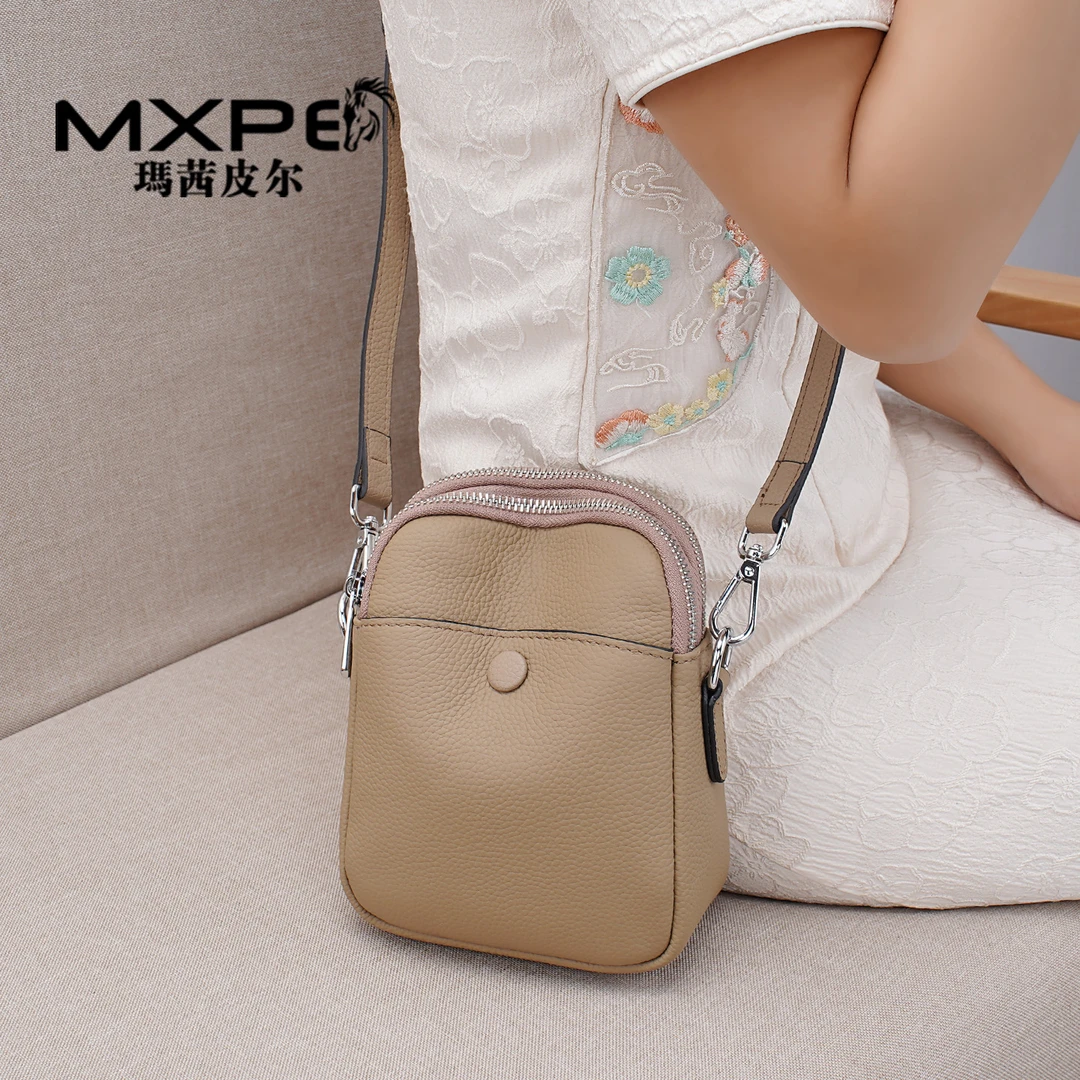 女士斜挎包爆款洋气手机包2025简约轻便日常散步休闲款斜挎真皮包