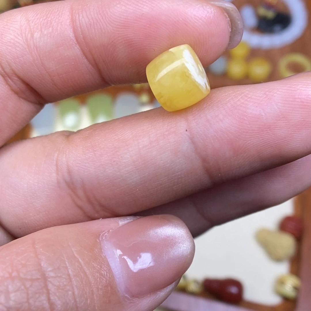 琥珀未镶嵌手链瑕疵