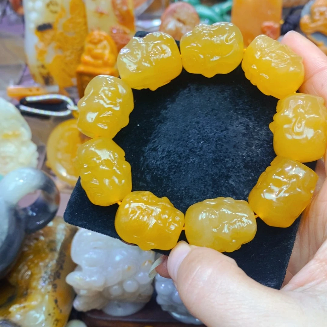 未镶嵌石英质玉（黄龙玉）颈饰