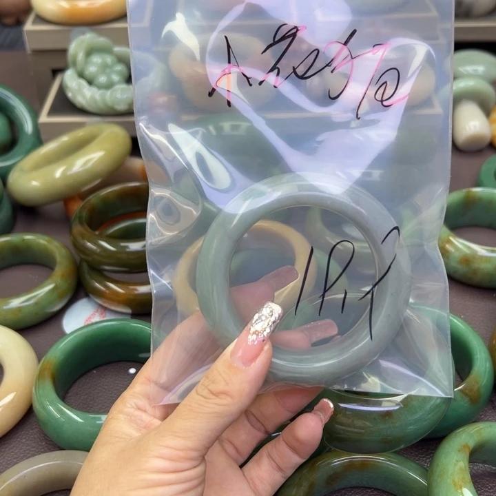 石英质玉手镯未镶嵌?**猫