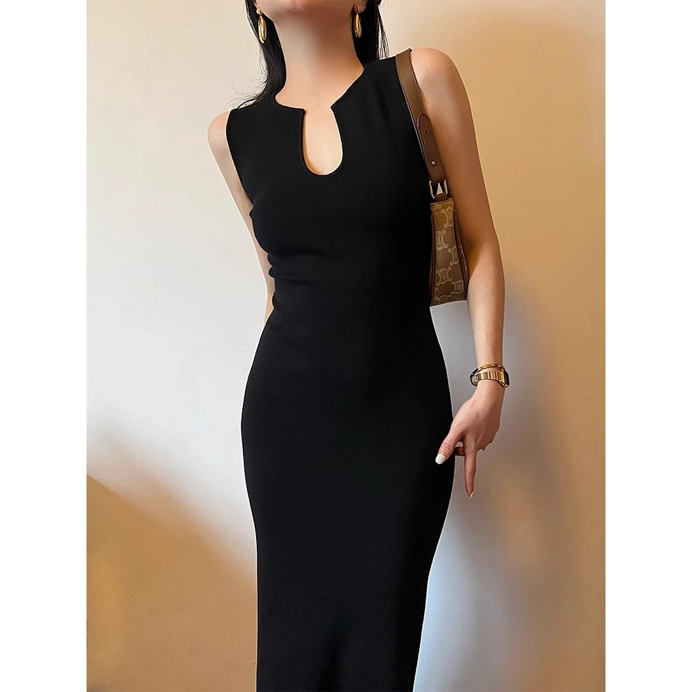 法式U领针织连衣裙女夏季复古气质遮副乳修身包臀无袖中长裙