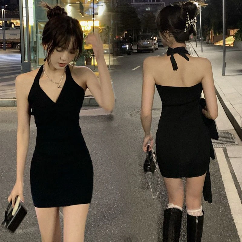 纯欲网红挂脖连衣裙女夏季新款辣妹修身显瘦小个子露背包臀小黑裙