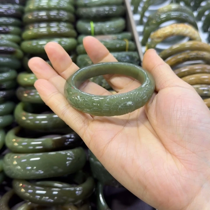 岫岩老玉（透闪石质玉）未镶嵌颈饰