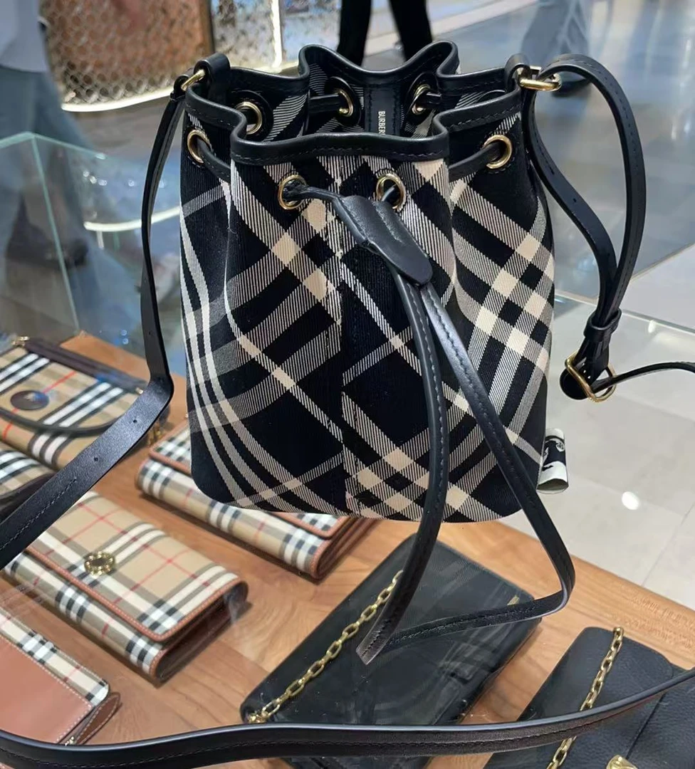 未使用 BURBERRY/博柏利 博柏利斜纹斜挎包 黑色