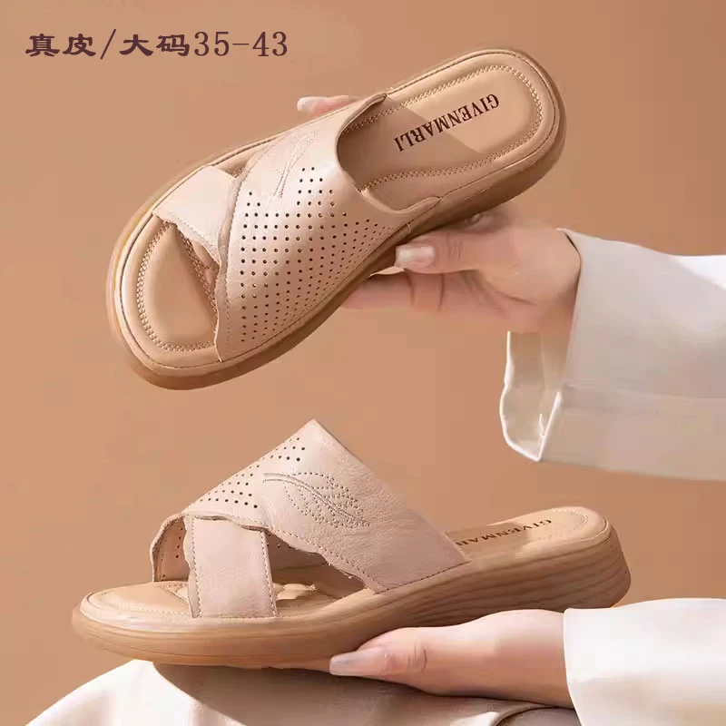 大码43妈妈凉鞋拖女外穿夏季2025新款中老年软底真皮平底防滑拖鞋