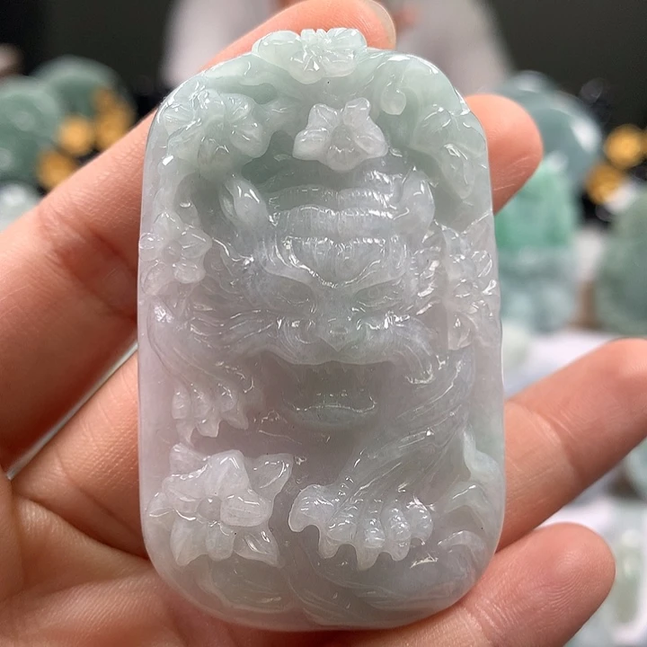 翡翠未镶嵌颈饰霸气侧漏虎虎生威卡厚11.8