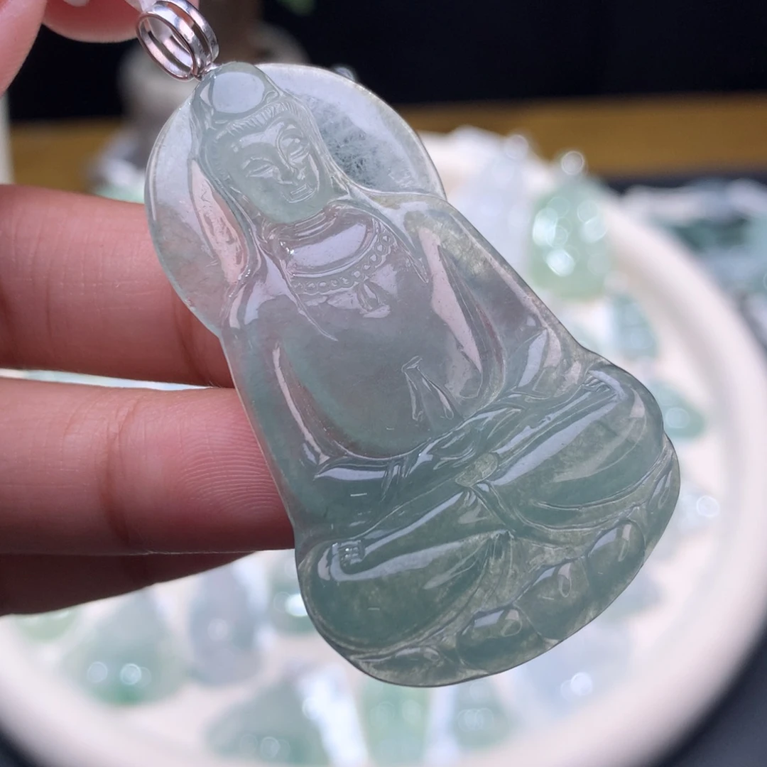 颈饰18K金镶嵌翡翠观音