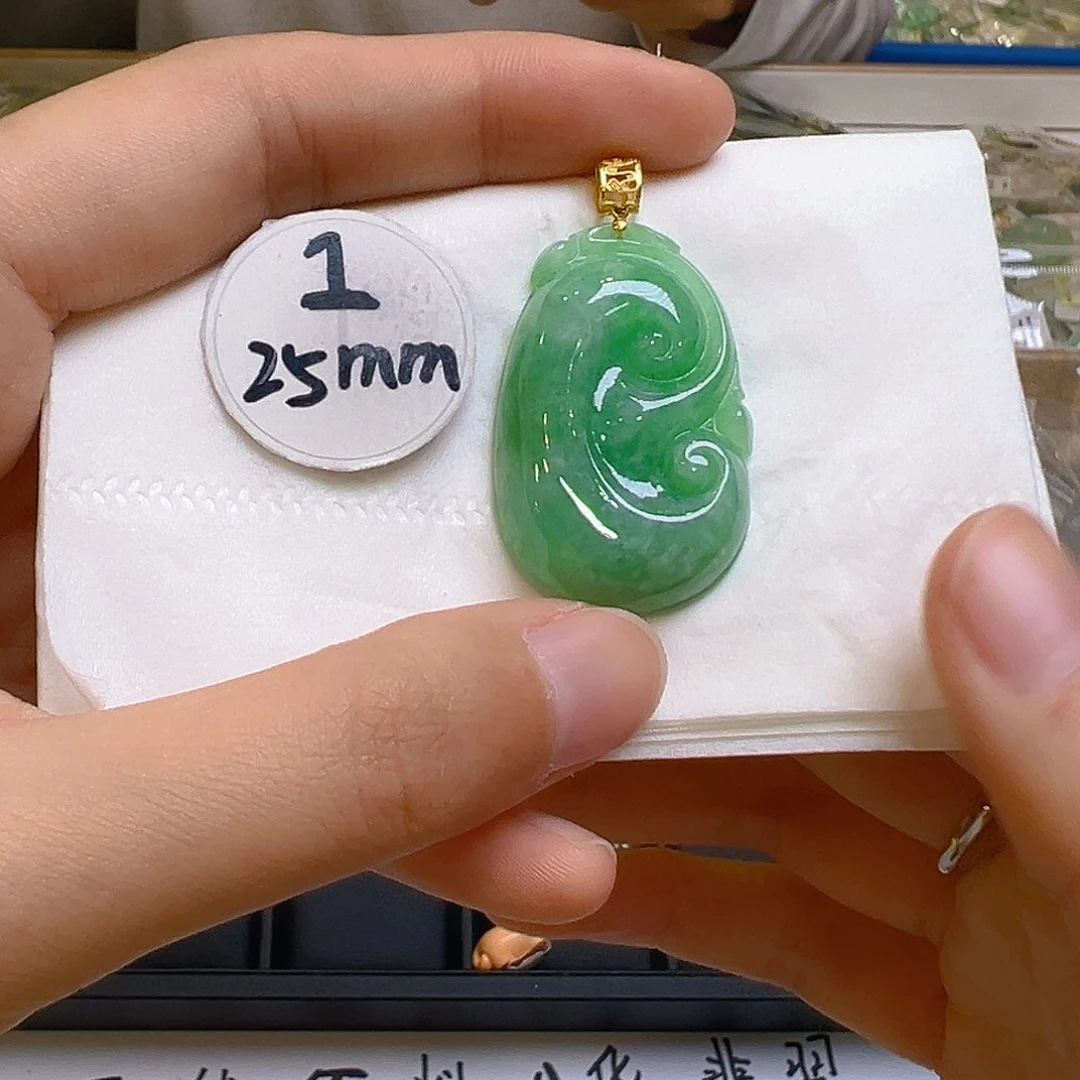 翡翠颈饰18K金镶嵌翡翠