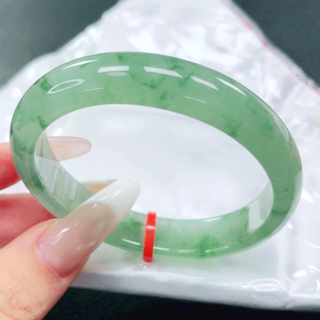 未镶嵌手镯翡翠54贵