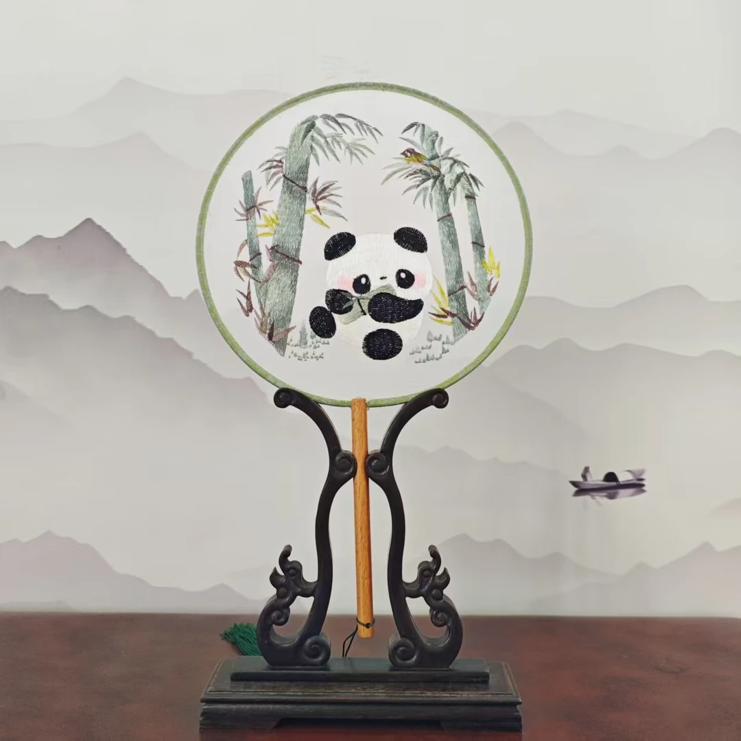 186号萌萌竹子小熊猫刺绣团扇 苏绣纯手绣团扇