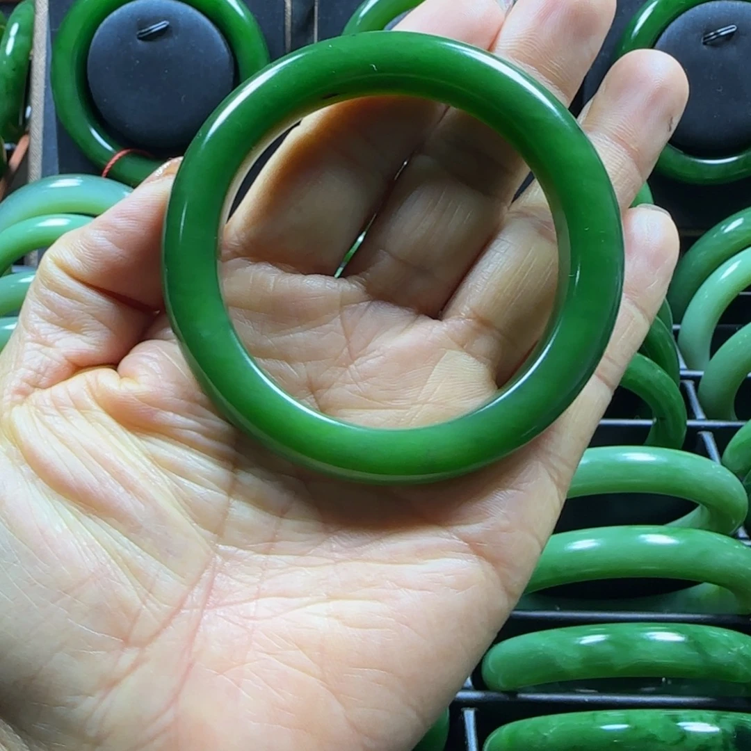 和田玉未镶嵌手镯