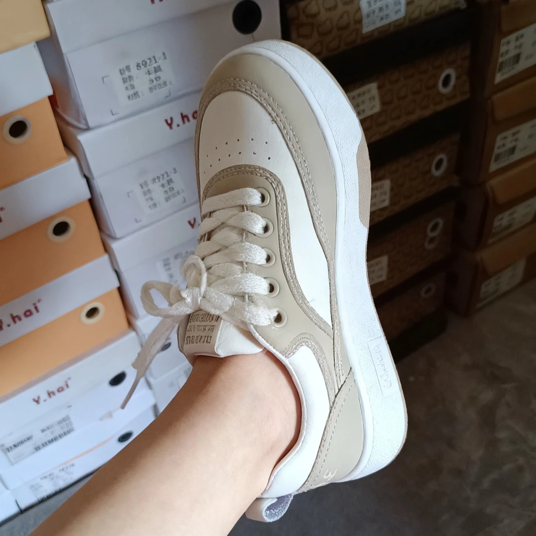 2C05-18216圆头厚底小白鞋休闲板鞋女鞋休闲鞋低帮时尚