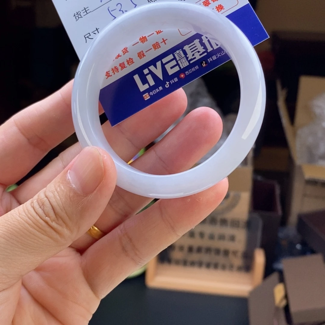 谦***和颈饰未镶嵌翡翠翡翠