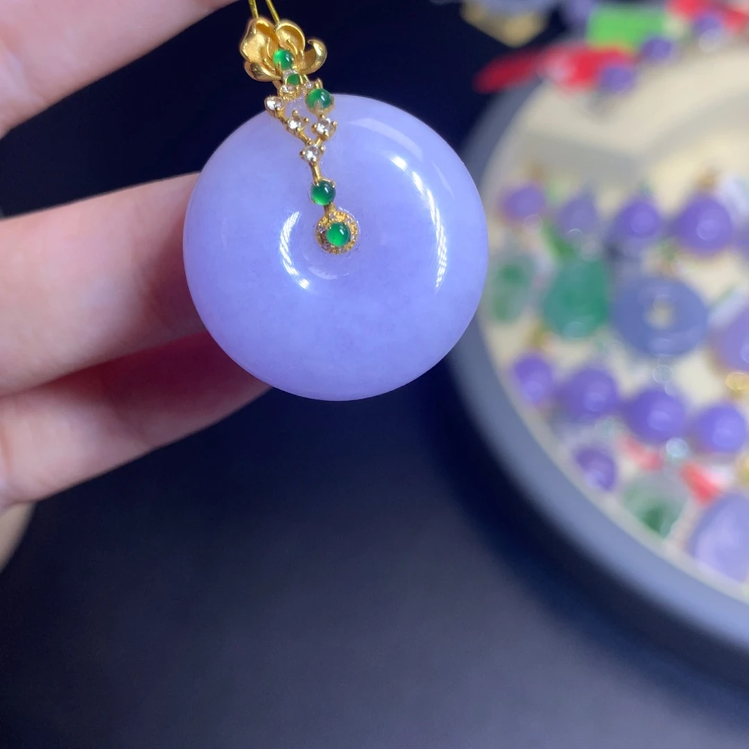 翡翠18K金镶嵌颈饰