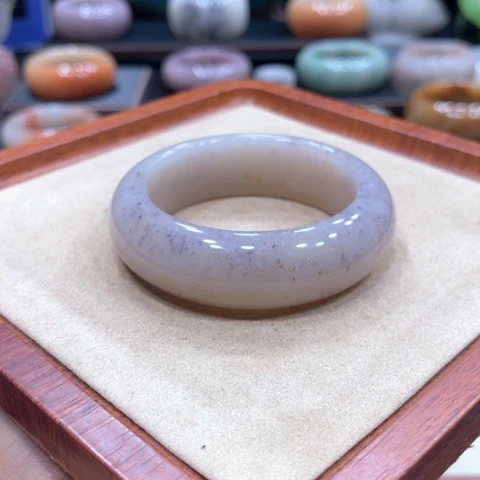 未镶嵌手镯石英质玉