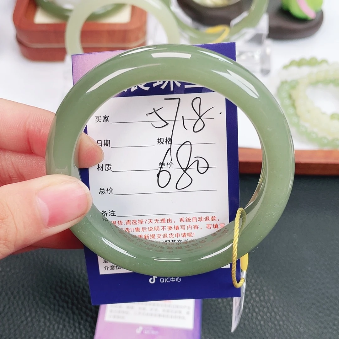 和田玉未镶嵌手镯