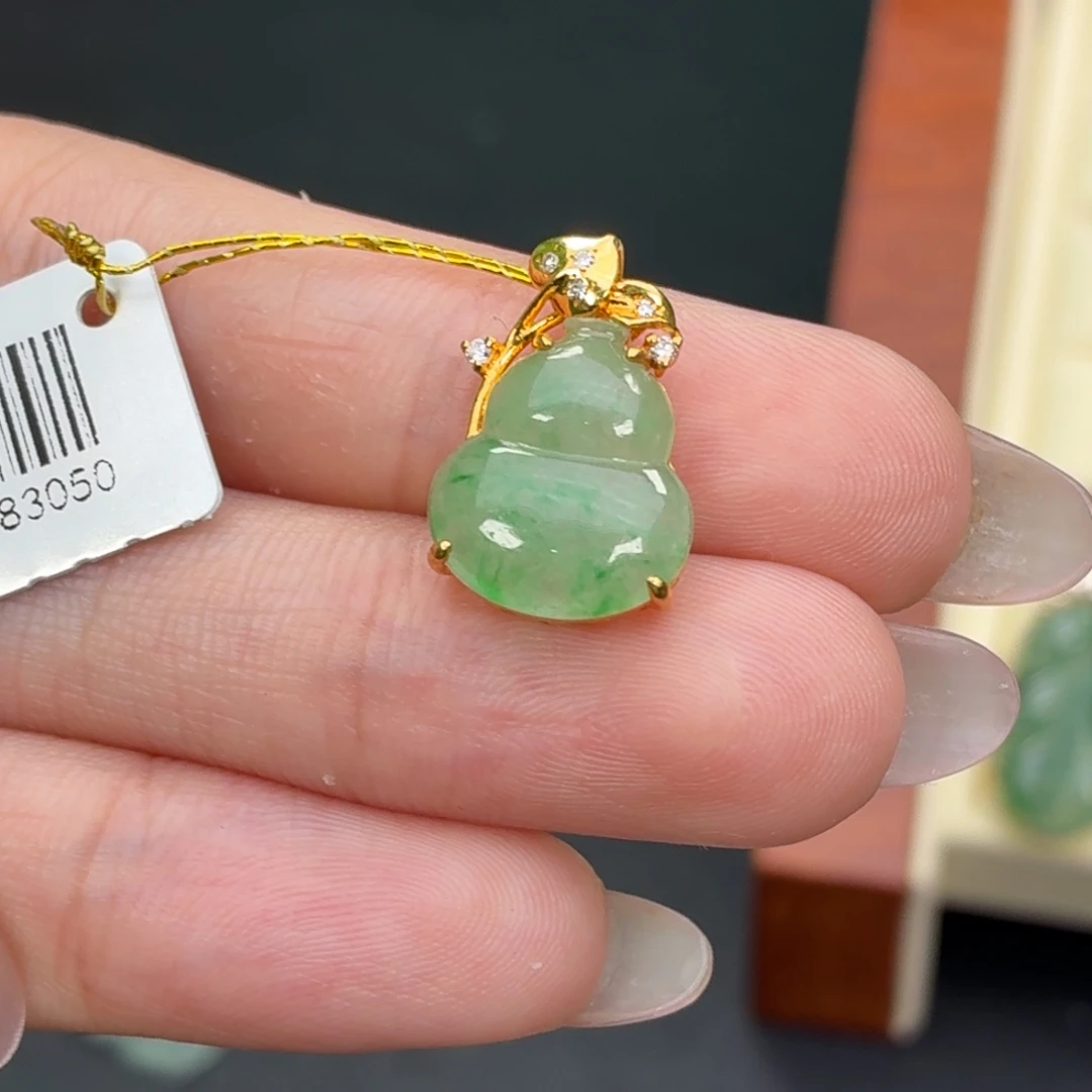 翡翠18K金镶嵌颈饰