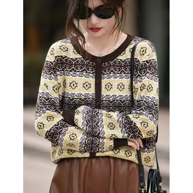 单排民族风   女士圆领法式复古提花上衣时尚几何条纹羊毛开衫