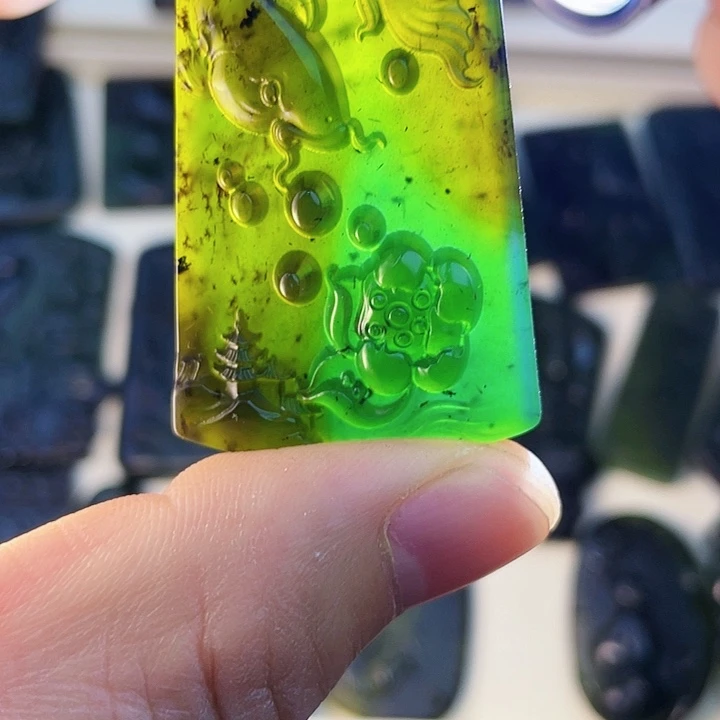 蛇纹石玉未镶嵌挂件