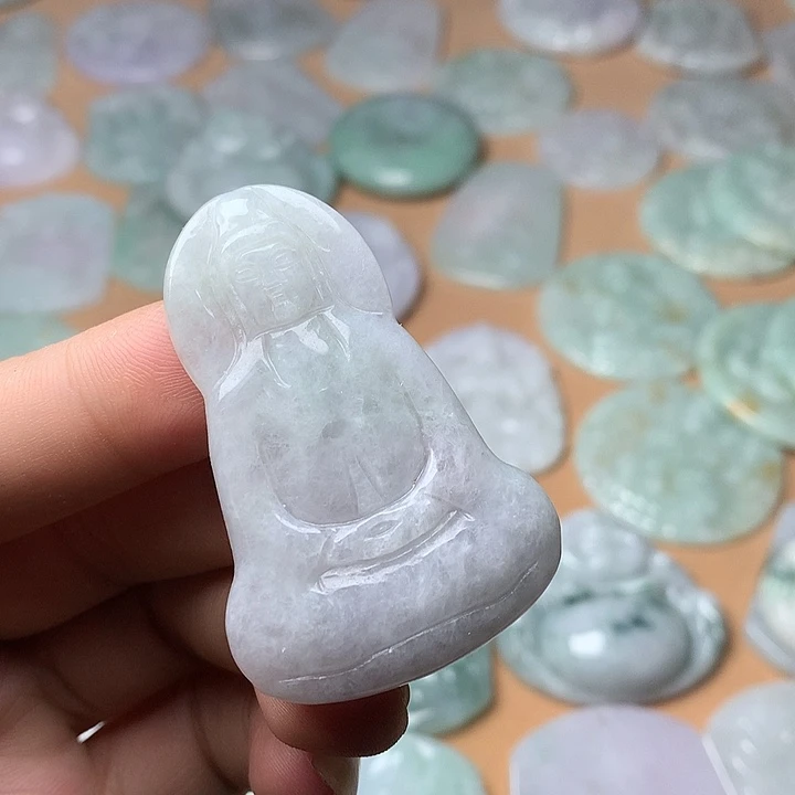 翡翠未镶嵌颈饰观音
