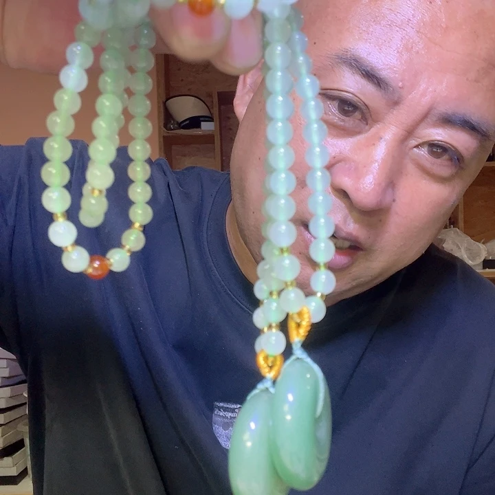 王***宁石英质玉未镶嵌颈饰