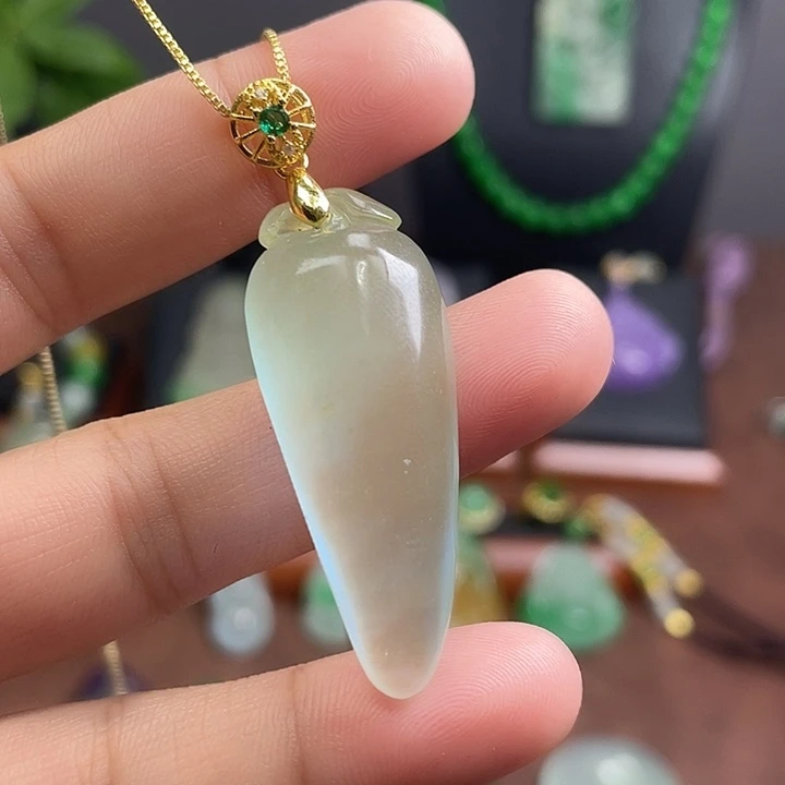翡翠未镶嵌吊坠(赠链)