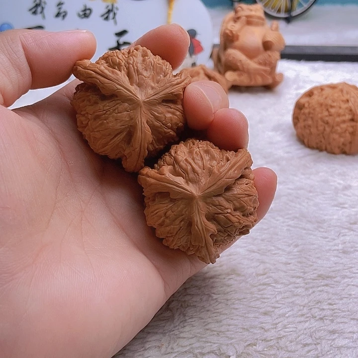吊坠文玩核桃伪****?三棱