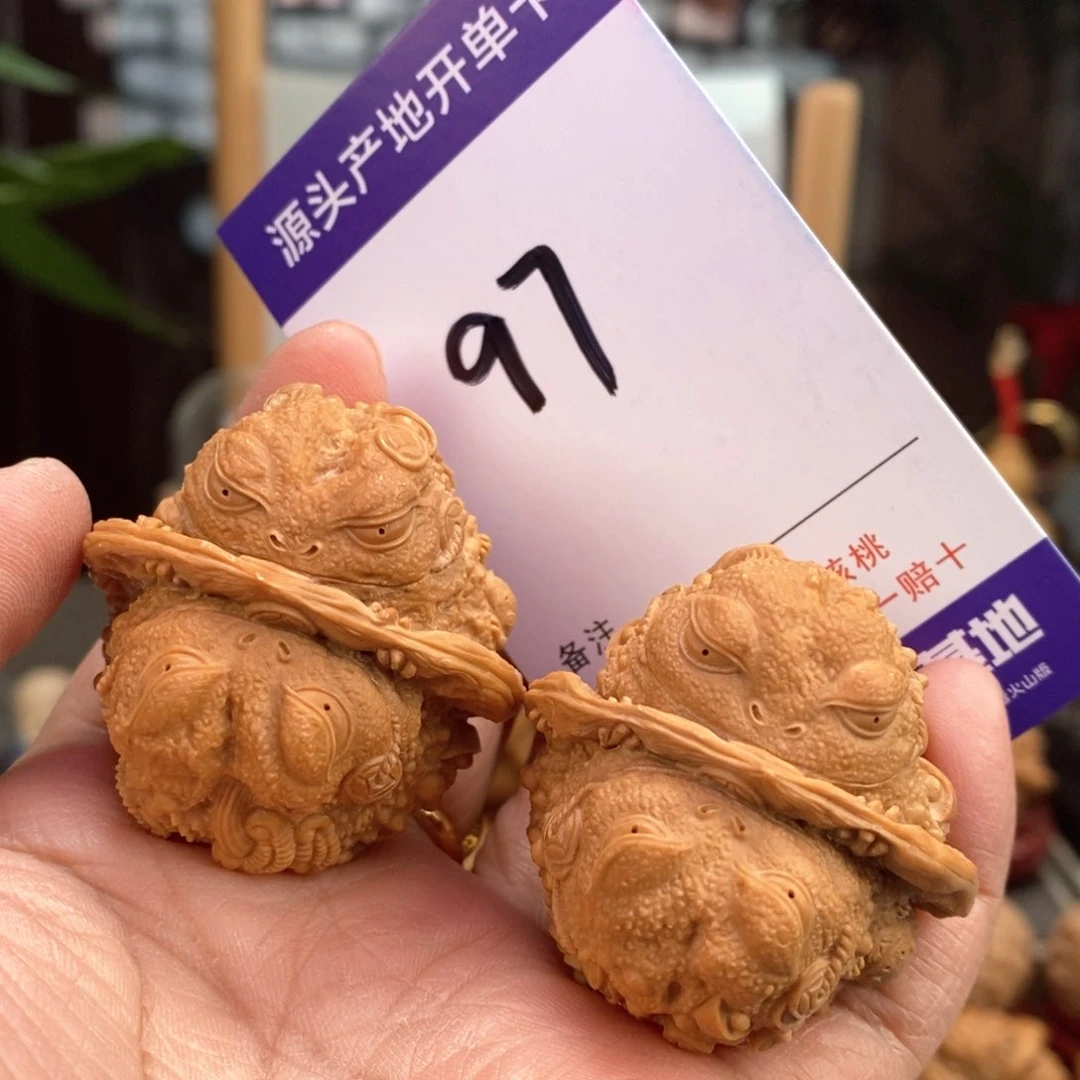 文玩核桃把件41.5双面雕刻金蟾97号