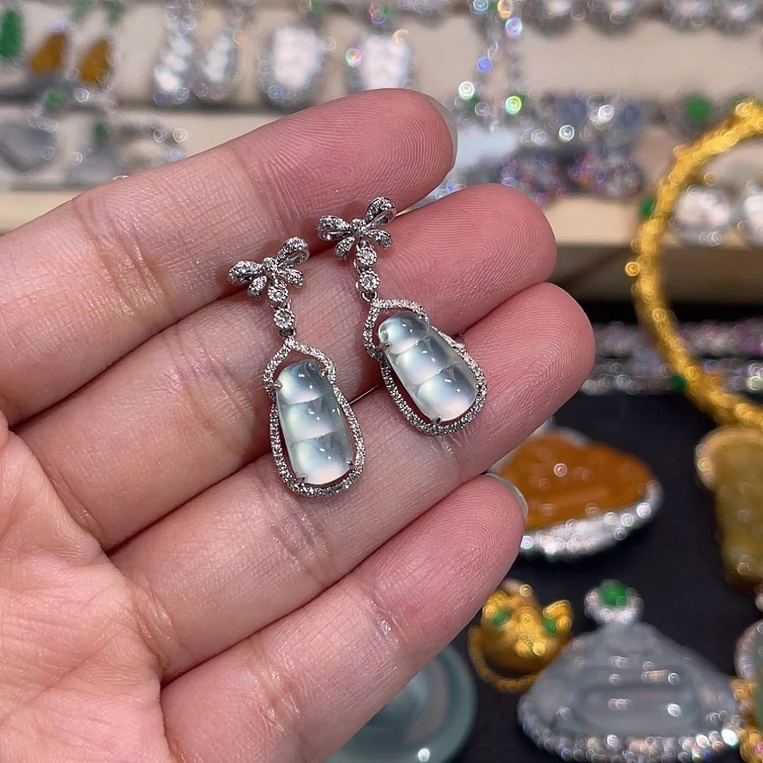 18K金镶嵌翡翠耳饰福豆