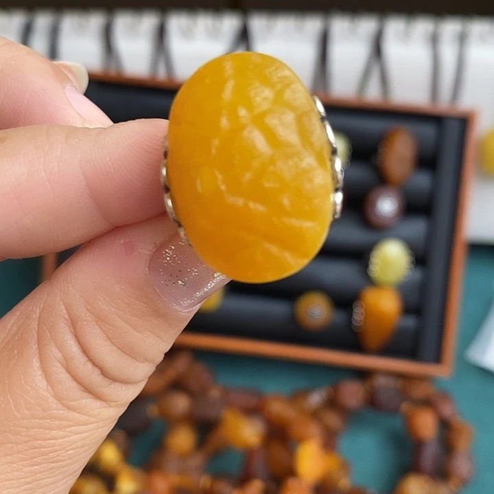 琥珀颈饰未镶嵌戒指