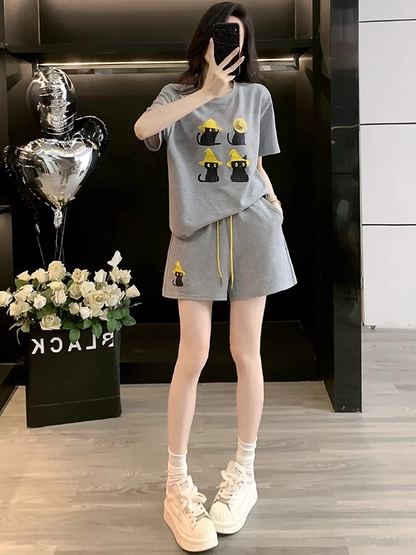 网红减龄休闲运动套装女2025夏季小个子刺绣灰色短袖短裤两件套