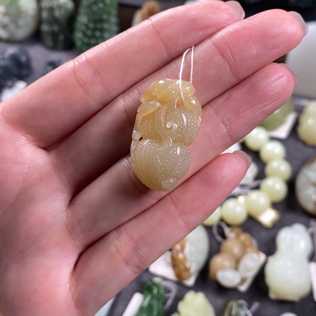 和田玉未镶嵌颈饰