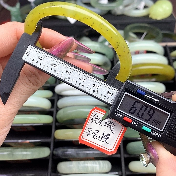 蛇纹石玉手镯未镶嵌564