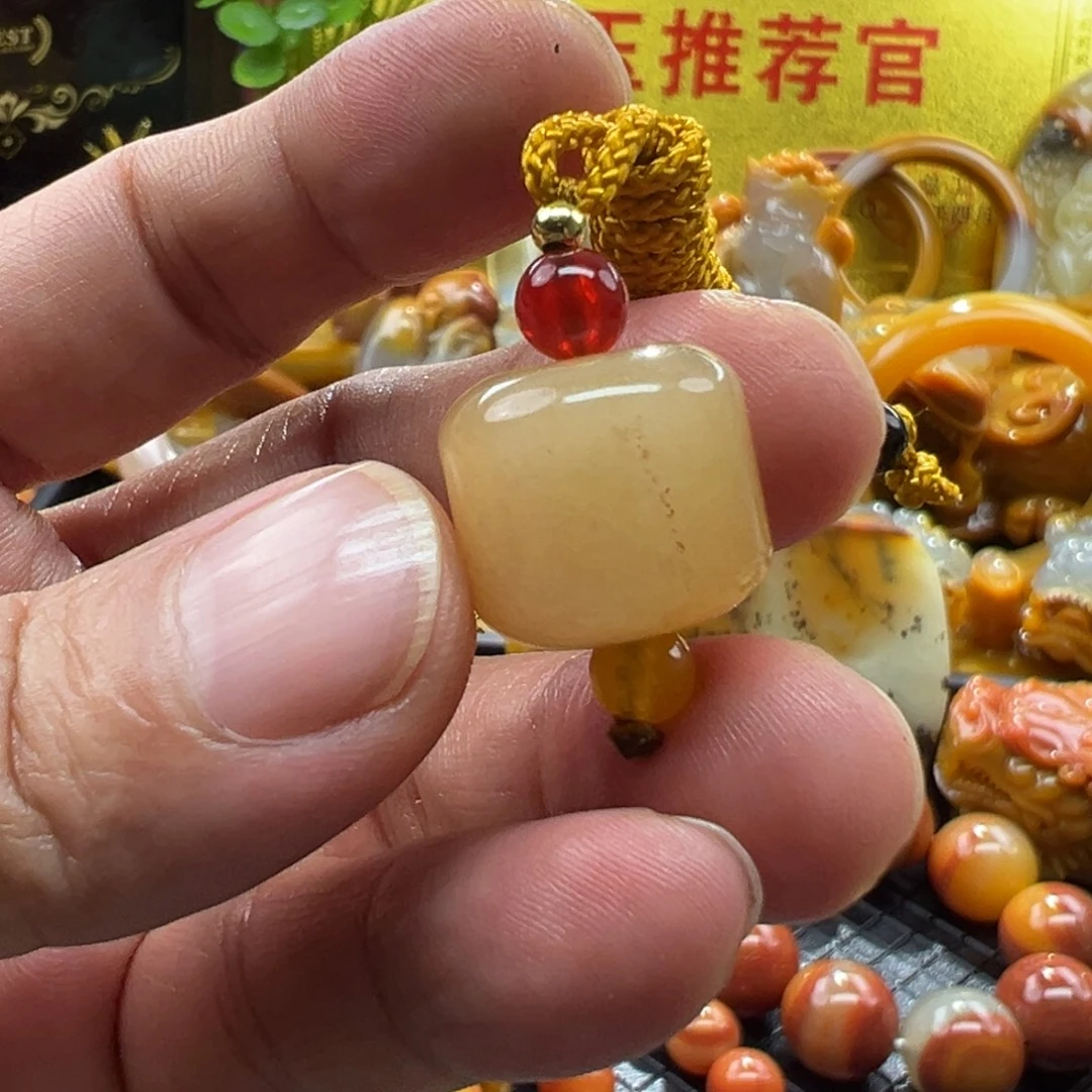 石英质玉未镶嵌颈饰