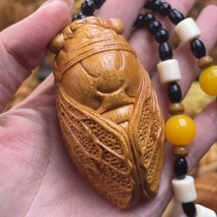 黄金檀一鸣惊人一个手把件